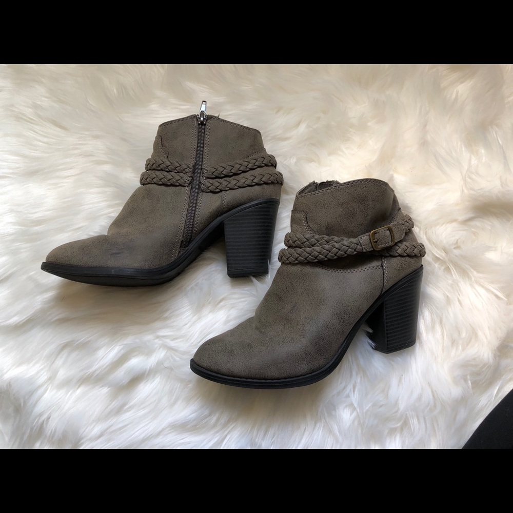 No Parking booties SZ 10